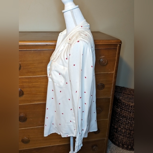 BeachLunchLounge White with Ladybugs Boyfriend Button Down Long Sleeve Shirt M - Picture 12 of 16